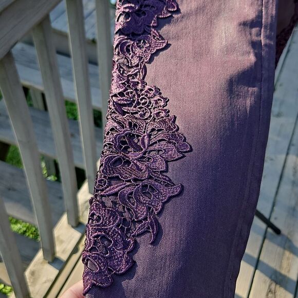 Soft Surroundings Size 6 Purple Lace Applique Ankle Pants - Picture 2 of 8